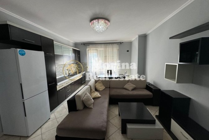 Tirane, jepet me qera apartament 1+1 Kati 5, 75 m² 700 € (Sheshi Willson)