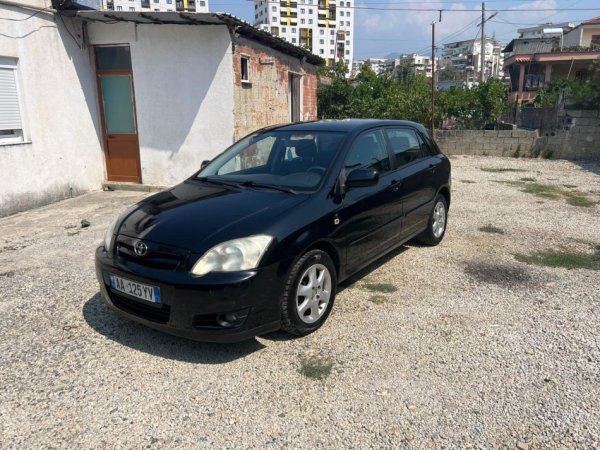 Tirane, shitet makine Toyota Corolla 2006 Nafte, e zeze automatik Kondicioner 208.000 km 4.600 €