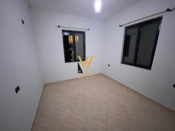Tirane, jepet me qera apartament 3+1+Ballkon Kati 5, 95 m² 700 € (RRUGA PETI)
