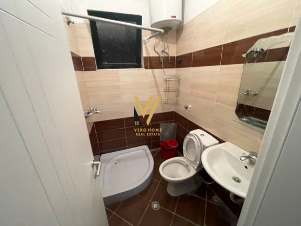 Tirane, jepet me qera apartament 3+1+Ballkon Kati 5, 95 m² 700 € (RRUGA PETI)
