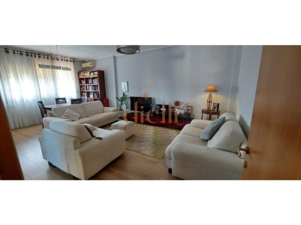 Tirane, jepet me qera apartament 2+1+Ballkon Kati 3, 650 € (Vasil Shanto)