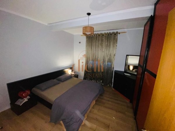 Tirane, jepet me qera apartament 2+1+Ballkon Kati 3, 650 € (Vasil Shanto)