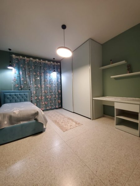 Tirane, jepet me qera apartament 2+1+Aneks+Ballkon Kati 5, 111 m² 800 € (Rruga e Dibrës pranë Vila Gold)