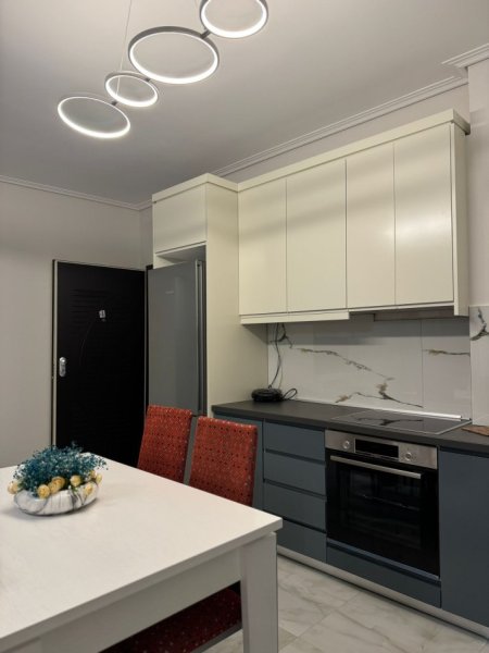 Sarande, jepet me qera apartament 2+1+Ballkon Kati 2, 500 € (Adem Sheme)