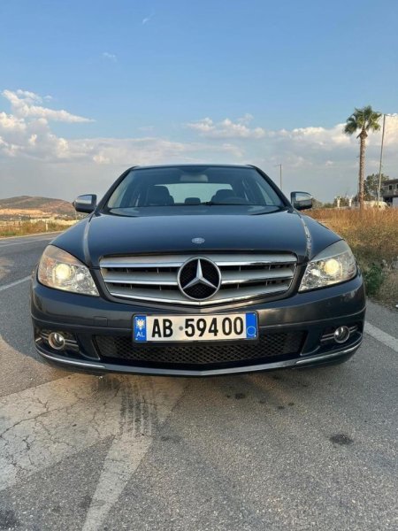 Tirane, shes makine C 204 220 nafte Nafte, e zeze manuale 6.700 €