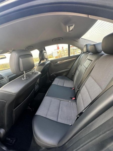 Tirane, shes makine C 204 220 nafte Nafte, e zeze manuale 6.700 €