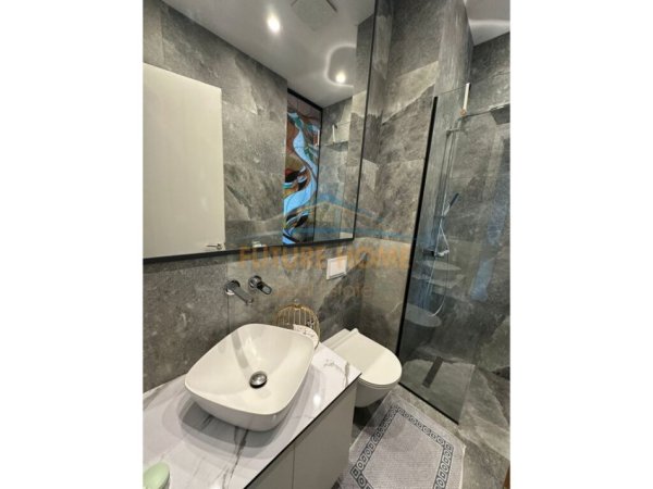 Tirane, jepet me qera apartament 2+1+Aneks+Ballkon Kati 10, 120 m² 1.300 € (RRUGA E KAVAJES)