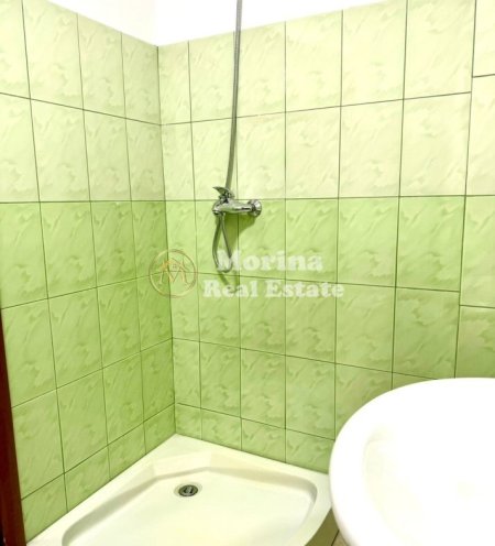 Tirane, jepet me qera garsonier Kati 4, 50 m² 500€ (Komuna Parisit)