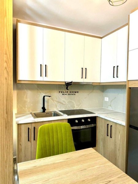 Tirane, jepet me qera apartament 1+1 Kati 4, 45 m² 530 € (KOMUNA E PARISIT)