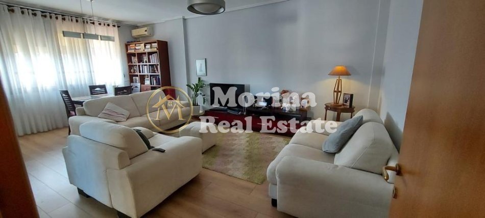 Tirane, jepet me qera apartament 2+1 Kati 3, 100 m² 650 € (Komuna Parisit)