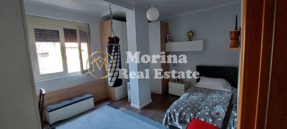 Tirane, jepet me qera apartament 2+1 Kati 3, 100 m² 650 € (Komuna Parisit)