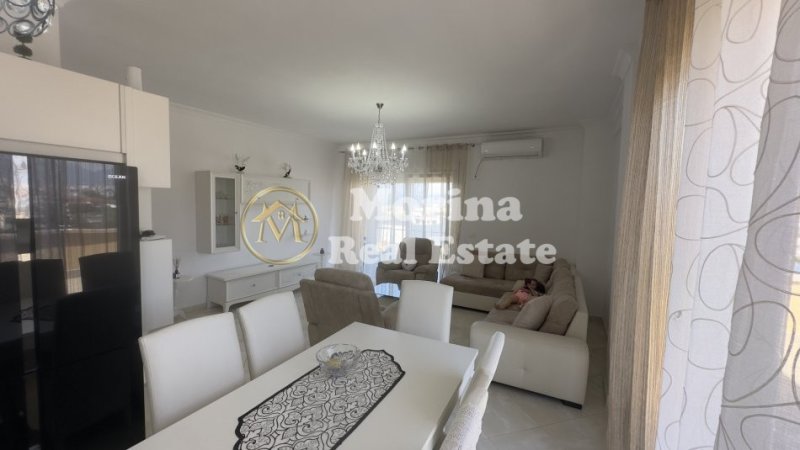 Tirane, jepet me qera apartament 3+1 Kati 4, 220 m² 600 € (QTU)