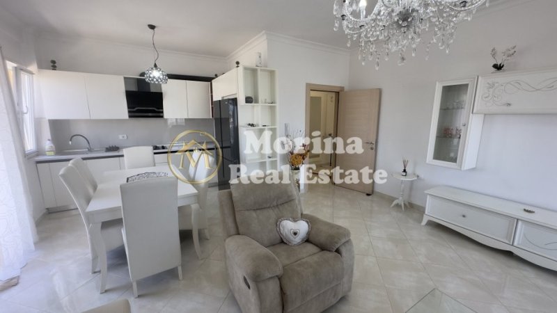 Tirane, jepet me qera apartament 3+1 Kati 4, 220 m² 600 € (QTU)