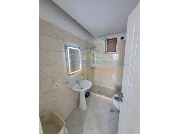Jepet me Qera Apartamenti 2+1 ne zonen e Unazes se Re Tirane ,PRM44066