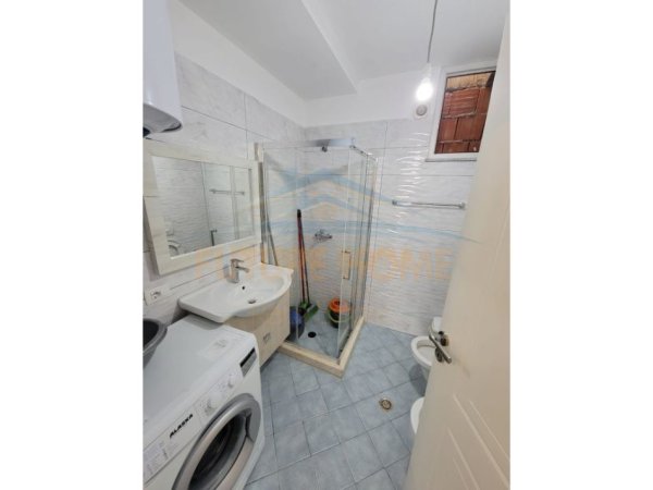Jepet me Qera Apartamenti 2+1 ne zonen e Unazes se Re Tirane ,PRM44066