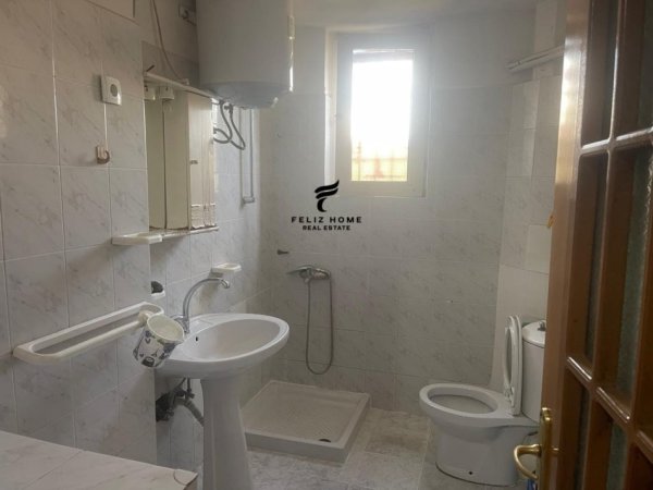 Tirane, jepet me qera apartament 2+1+Ballkon Kati 4, 75 m² 400 € (ISH RESTORANT DURRESI)