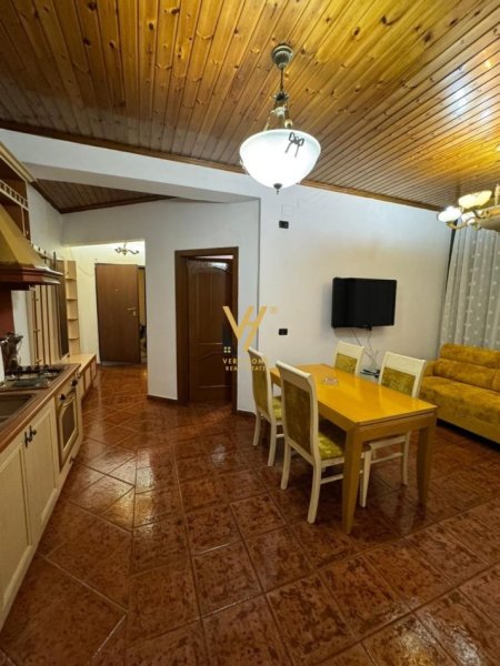 Tirane, jepet me qera apartament 2+1+Ballkon Kati 6, 85 m² 700 € (QENDER)