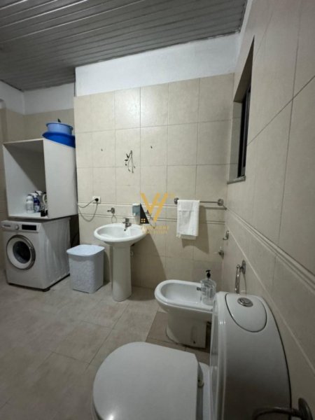 Tirane, jepet me qera apartament 2+1+Ballkon Kati 6, 85 m² 700 € (QENDER)