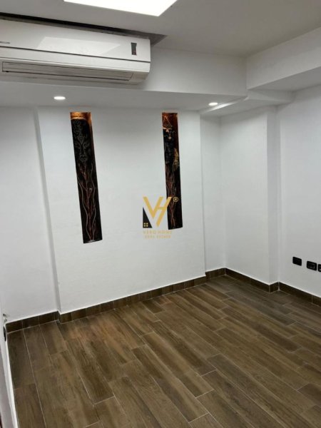 Tirane, shitet dyqan Kati 0, 64 m² 155.000 € (SH EKSPOZITA SOT)