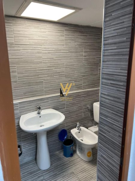 Tirane, shitet dyqan Kati 0, 64 m² 155.000 € (SH EKSPOZITA SOT)