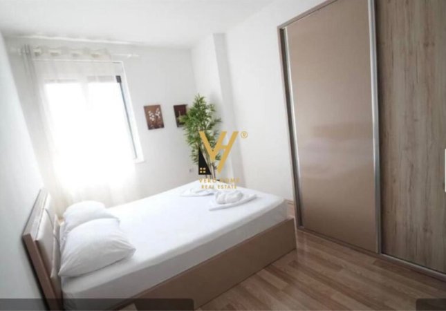 Tirane, jepet me qera apartament 1+1+Ballkon Kati 2, 66 m² 700 € (QENDER)