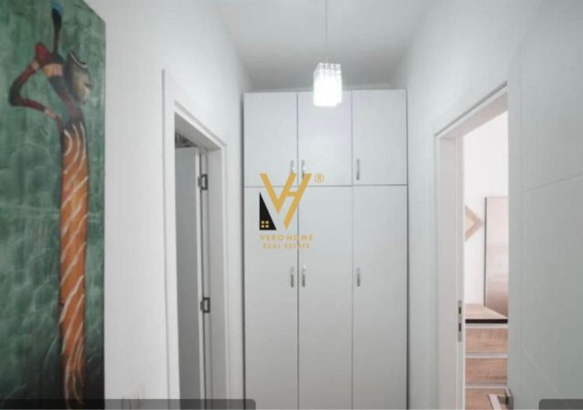 Tirane, jepet me qera apartament 1+1+Ballkon Kati 2, 66 m² 700 € (QENDER)