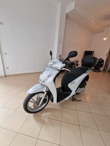 🇨🇭 HONDA SH 125 AD,ABS , e bardhë 7.312 km