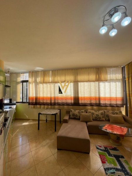 Tirane, jepet me qera apartament 1+1+Ballkon Kati 7, 70 m² 600 € (RRUGA E DIBRES)