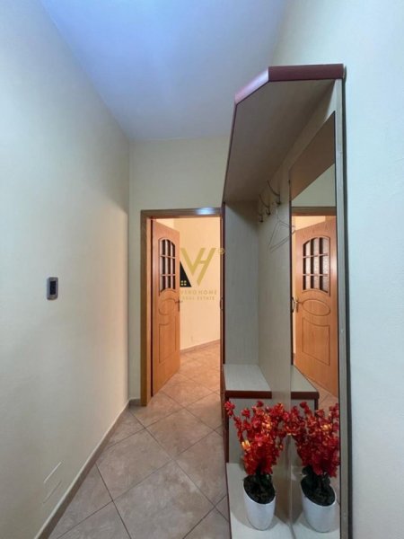 Tirane, jepet me qera apartament 1+1+Ballkon Kati 7, 70 m² 600 € (RRUGA E DIBRES)