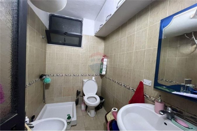 Tirane, shitet apartament 2+1 Kati 2, 85 m² 116.000 € (Rruga 5 Maji - Tregu i Madh)