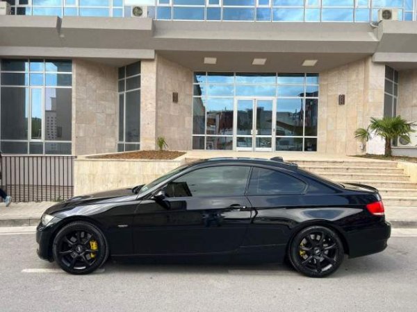 Tirane, shitet makine BMW 335i Viti 2009, 12.500 Euro