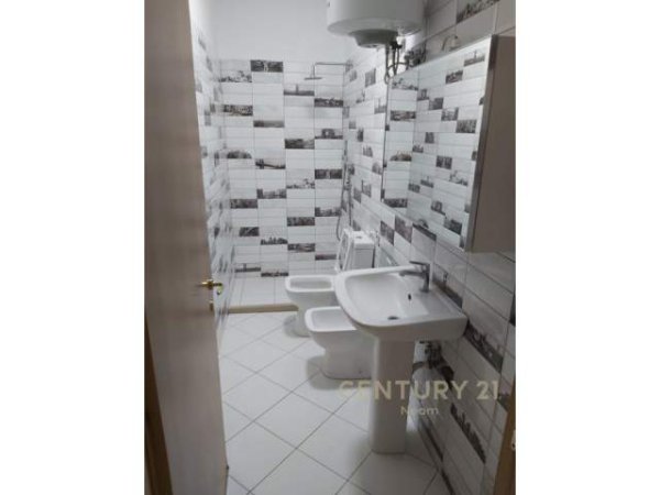 Tirane, shitet ambjent biznesi Kati 0, 227 m² 215.000 Euro (Kodra e Diellit)