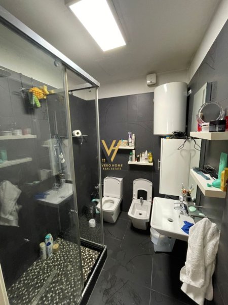 Tirane, jepet me qera apartament 2+1+Ballkon Kati 10, 130 m² 2.500 € (RRUGA E ELBASANIT)