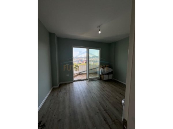 Tirane, jepet me qera apartament 2+1+Ballkon Kati 9, 93 m² 700 € (PARKU)