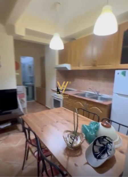 Tirane, jepet me qera apartament 1+1+Ballkon Kati 3, 65 m² 540 € (RRUGA MYSLYM SHYRI)