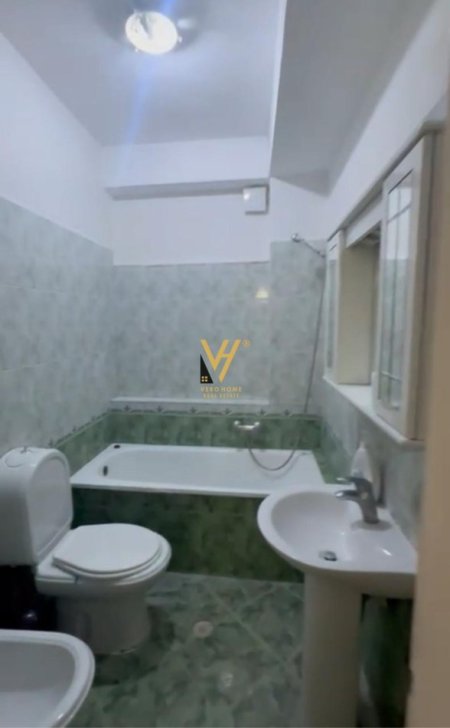 Tirane, jepet me qera apartament 1+1+Ballkon Kati 3, 65 m² 540 € (RRUGA MYSLYM SHYRI)