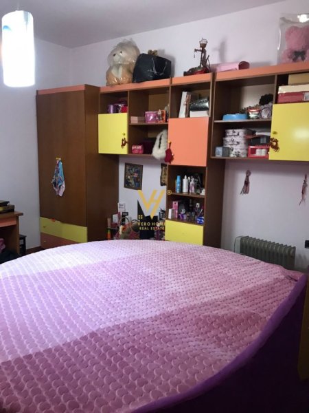 Tirane, jepet me qera apartament 3+1+Ballkon Kati 6, 155 m² 800 € (QENDRA KRISTAL)