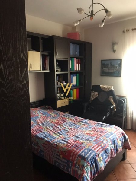 Tirane, jepet me qera apartament 3+1+Ballkon Kati 6, 155 m² 800 € (QENDRA KRISTAL)