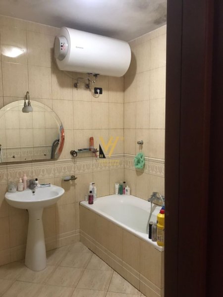 Tirane, jepet me qera apartament 3+1+Ballkon Kati 6, 155 m² 800 € (QENDRA KRISTAL)