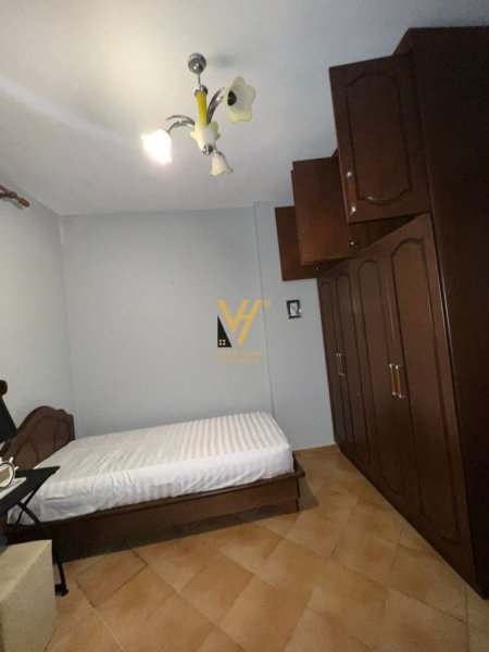 Tirane, jepet me qera apartament 3+1+Ballkon Kati 2, 105 m² 850 € (KOMUNA E PARISIT)