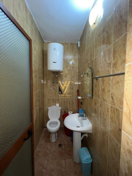 Tirane, jepet me qera apartament 3+1+Ballkon Kati 2, 105 m² 850 € (KOMUNA E PARISIT)