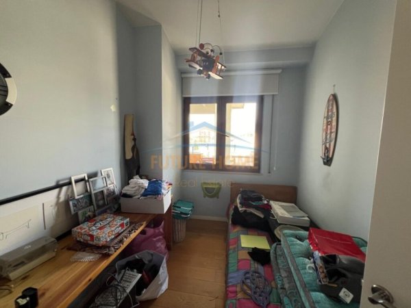 Tirane, jepet me qera apartament duplex 3+1 Kati 2, 108 m² 800 € (Rruga Peti)