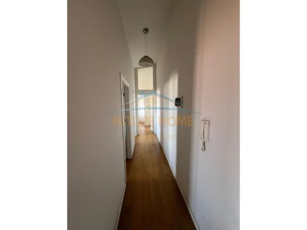 Tirane, jepet me qera apartament duplex 3+1 Kati 2, 108 m² 800 € (Rruga Peti)