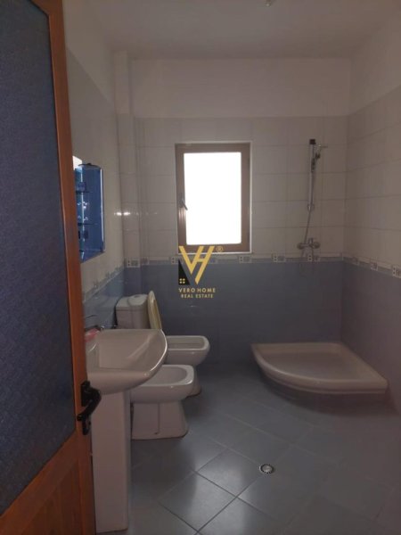 Tirane, jepet me qera apartament 2+1+Ballkon Kati 0, 120 m² 600 € (DON BOSKO)