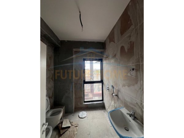 Tirane, jepet me qera apartament 2+1 Kati 3, 110 m² 1.300 € (Tirana Garden Building Rruga e Kavajes)