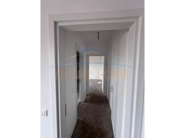 Tirane, jepet me qera apartament 2+1 Kati 3, 110 m² 1.300 € (Tirana Garden Building Rruga e Kavajes)