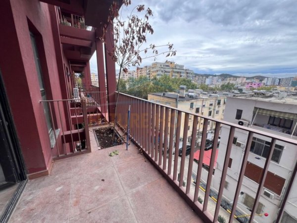 Tirane, jepet me qera apartament 2+1 Kati 3, 110 m² 1.300 € (Tirana Garden Building Rruga e Kavajes)