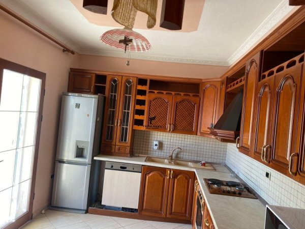 Tirane, jepet me qera apartament 2+1 Kati 2, 90 m² 600 € (SAUK)