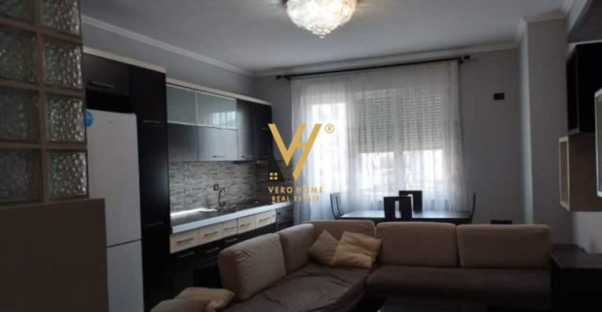 Tirane, jepet me qera apartament 1+1+Ballkon Kati 4, 90 m² 700 € (SHESHI WILLSON)