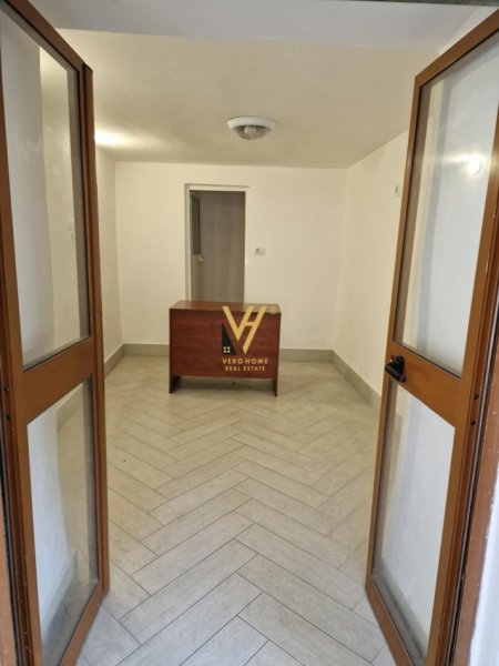 Tirane, shitet ambjent biznesi Kati 0, 12 m² 50.000 € (SHKOLLA HARRY FULTZ)